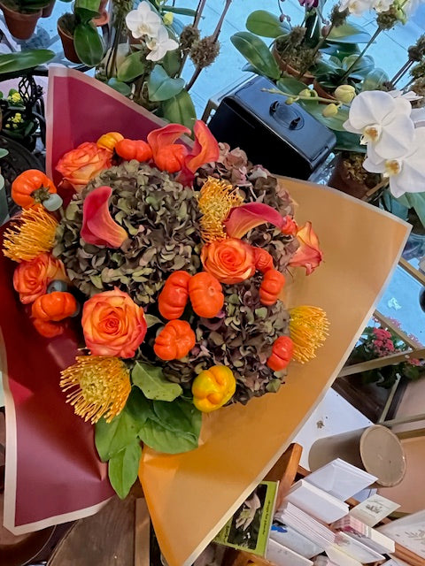 PumpKing medium size from above: antique hydrangea, orange roses, callas, pincushions and mini pumpkins in orange wrap