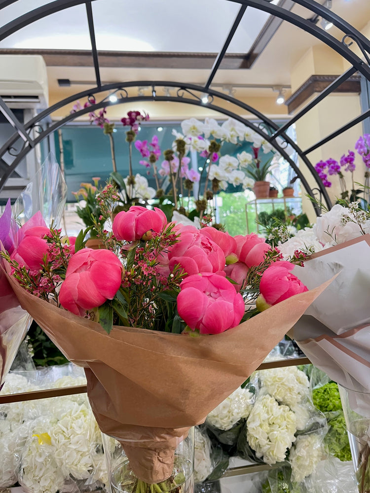 
                  
                    Peonie Bouquet
                  
                